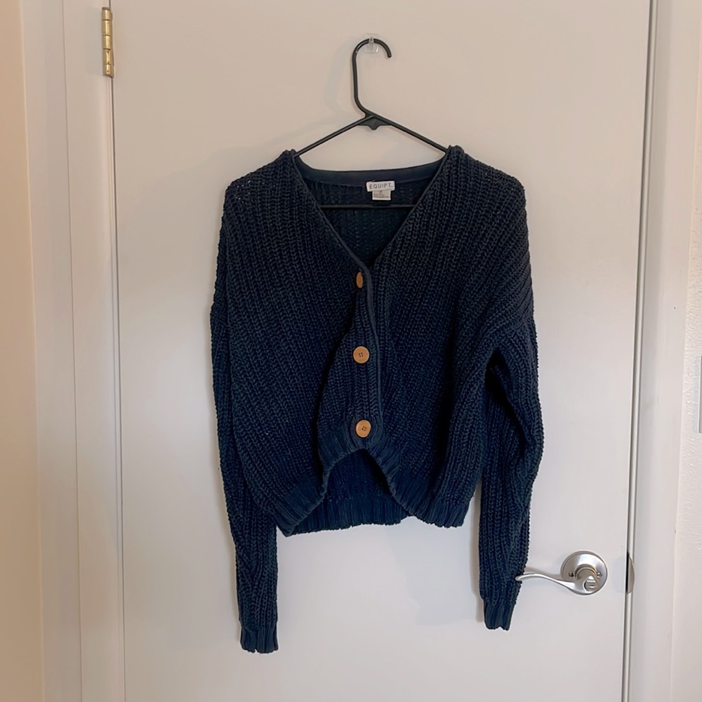 Navy blue, cropped cardigan!